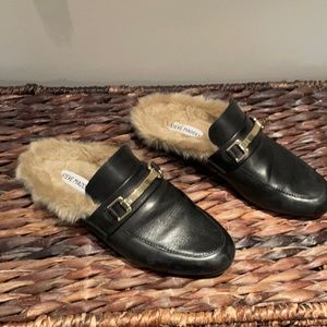 Steve Madden black and fur lined slides